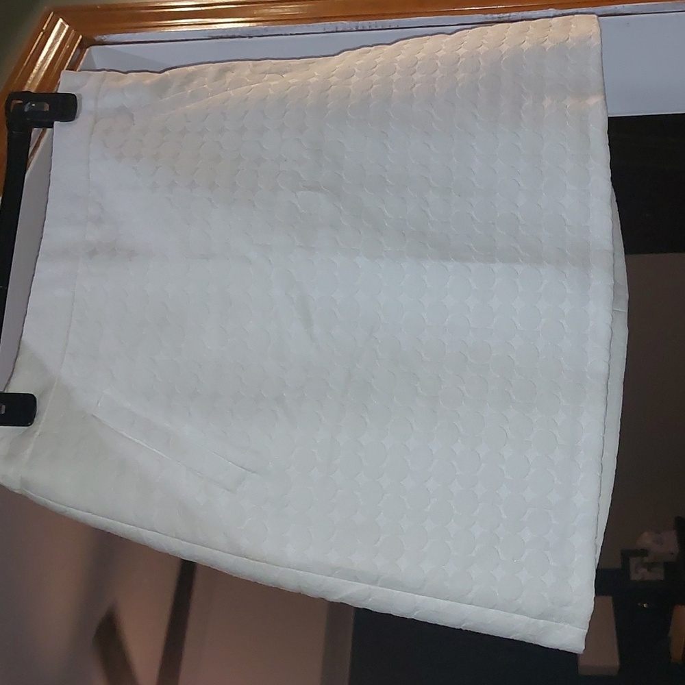 Size 6 White mini skirt.  The Limited